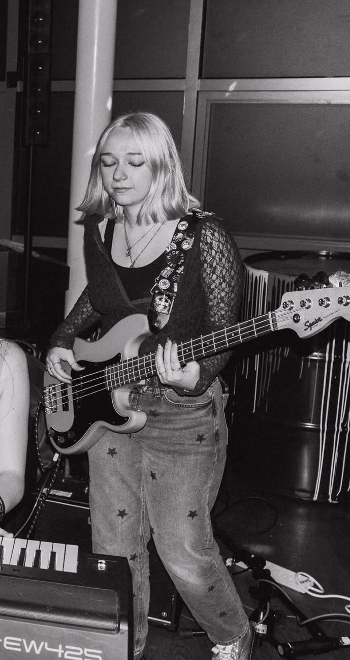 Lottie Victoria performing